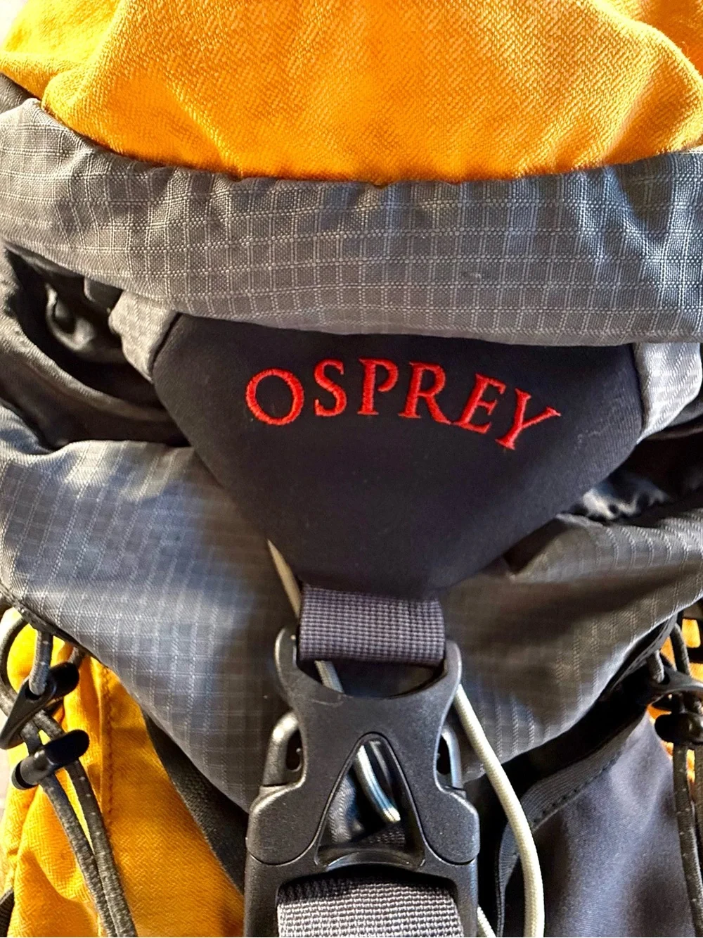 Osprey Stratos 18 Aircore Backpack, Ventilated Back, Hip Belt Lightweight Hiking
